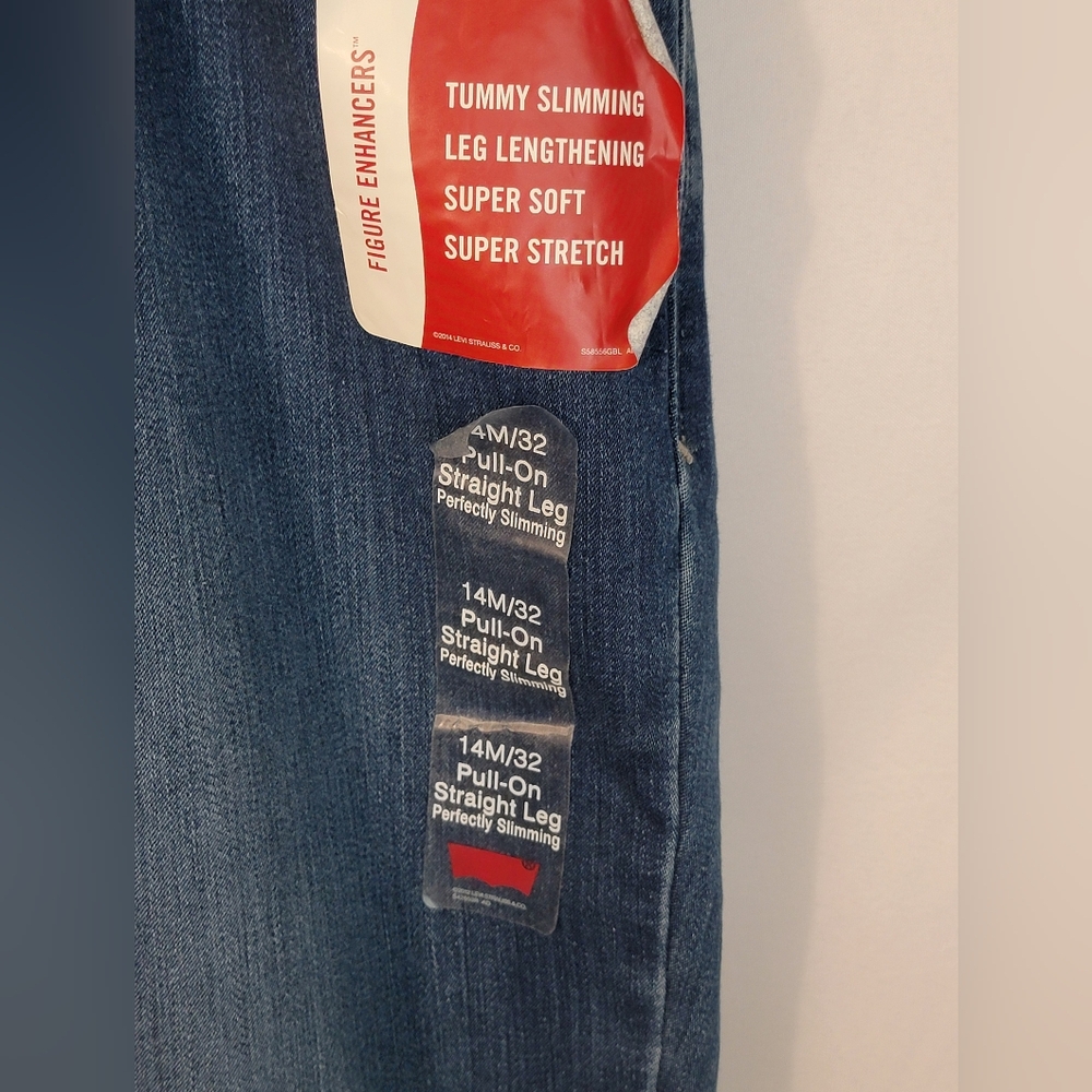 NWT Levi's Perfectly Slimming Straight Leg Pull On Jeans Size 14M/32 - Picture 4 of 11